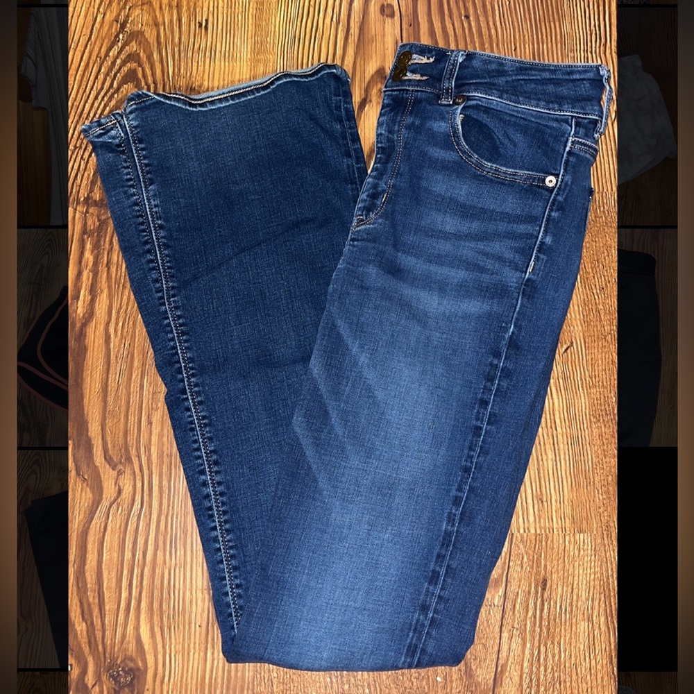 American Eagle high waisted, boot cut jeans, size 8 long